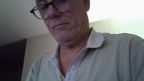 Snapshot of patrick5275 chatting on 09/25/25, 08:01 patrick5275 online show from 09/25/25, 08:01
