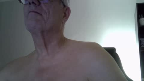 Snapshot of patrick5275 chatting on 10/11/25, 06:01 patrick5275 online show from 10/11/25, 06:01