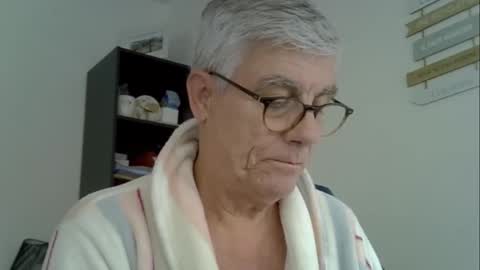 Snapshot of patrick5275 chatting on 10/14/25, 08:26 patrick5275 online show from 10/14/25, 08:26