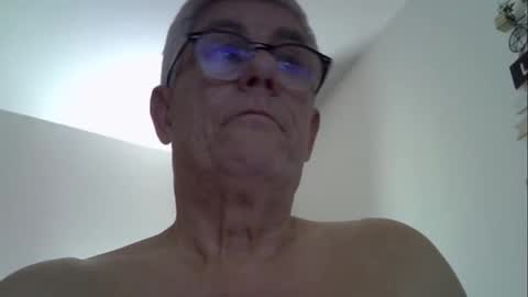 Snapshot of patrick5275 chatting on 10/14/25, 08:42 patrick5275 online show from 10/14/25, 08:42
