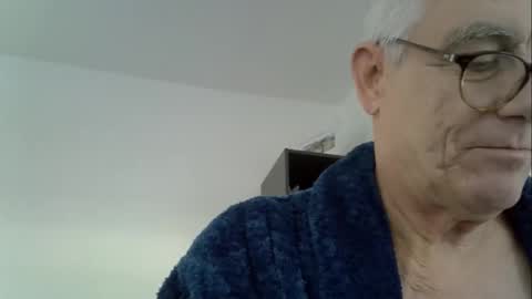 Snapshot of patrick5275 chatting on 10/15/25, 08:47 patrick5275 online show from 10/15/25, 08:47