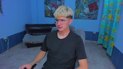 .... online show from 11/23/25, 08:52