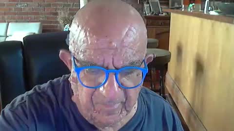 Snapshot of patvac chatting on 02/18/26, 10:39 patvac online show from 02/18/26, 10:39