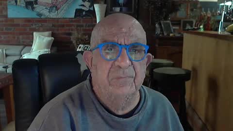 Snapshot of patvac chatting on 06/22/26, 01:51 patvac online show from 06/22/26, 01:51