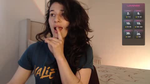 Snapshot of pau_1 chatting on 12/10/24, 02:39 paula online show from 12/10/24, 02:39