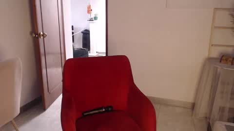 Snapshot of pau_1 chatting on 09/27/25, 05:07 paula online show from 09/27/25, 05:07