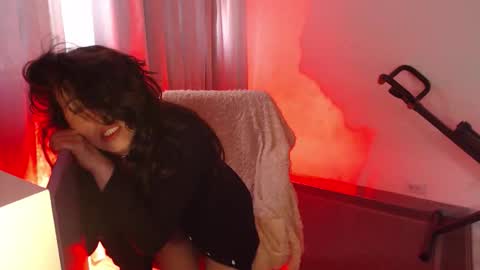 Snapshot of pau_1 chatting on 11/16/25, 01:39 paula online show from 11/16/25, 01:39