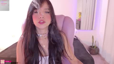 Snapshot of pau_cute chatting on 02/05/26, 09:30 Sofa online show from 02/05/26, 09:30