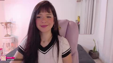 Snapshot of pau_cute chatting on 03/18/26, 08:23 Sofa online show from 03/18/26, 08:23