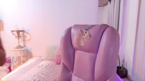 Sofa online show from 05/01/26, 04:39