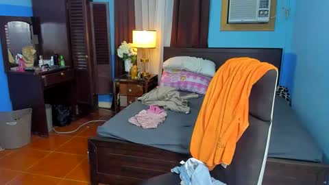 Paula online show from 11/25/25, 07:25