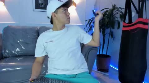 Snapshot of paul27__ chatting on 12/14/25, 03:45 paul27__ online show from 12/14/25, 03:45