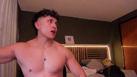 Snapshot of paul_evanss chatting on 10/05/25, 02:15 Paul online show from 10/05/25, 02:15