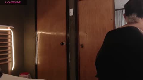 Snapshot of paul_evanss chatting on 11/15/25, 01:40 Paul online show from 11/15/25, 01:40