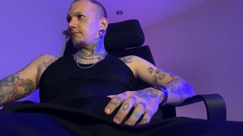 Snapshot of paul_razor chatting on 12/17/25, 12:05 Paul online show from 12/17/25, 12:05