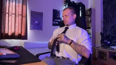 Snapshot of paul_razor chatting on 02/09/26, 02:37 Paul online show from 02/09/26, 02:37