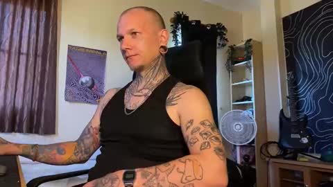 Snapshot of paul_razor chatting on 02/12/26, 07:25 Paul online show from 02/12/26, 07:25