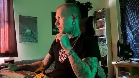 Snapshot of paul_razor chatting on 02/27/26, 03:28 Paul online show from 02/27/26, 03:28