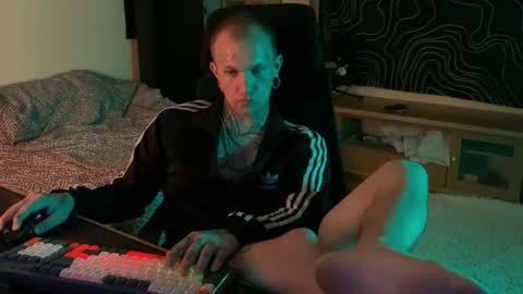 Snapshot of paul_razor chatting on 03/05/26, 02:02 Paul online show from 03/05/26, 02:02