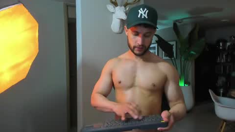 Snapshot of paul_reyborg chatting on 05/26/26, 03:02 Paul online show from 05/26/26, 03:02