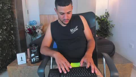 Snapshot of paul_rivera chatting on 12/28/24, 08:47 Paul Rivera online show from 12/28/24, 08:47