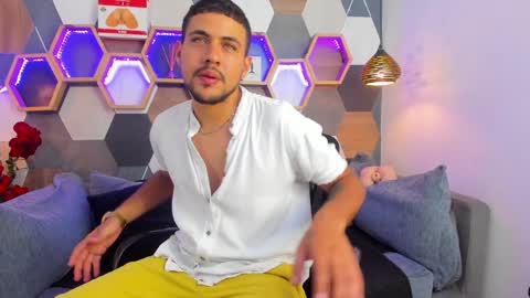 Snapshot of paul_rivera chatting on 02/01/25, 01:02 Paul Rivera online show from 02/01/25, 01:02