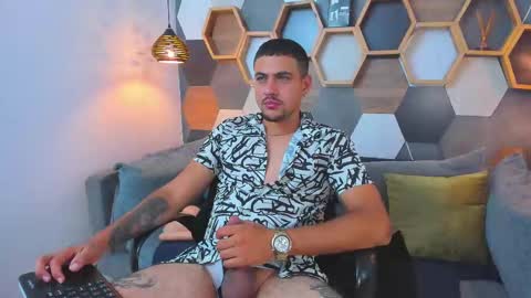 Snapshot of paul_rivera chatting on 02/21/25, 03:45 Paul Rivera online show from 02/21/25, 03:45