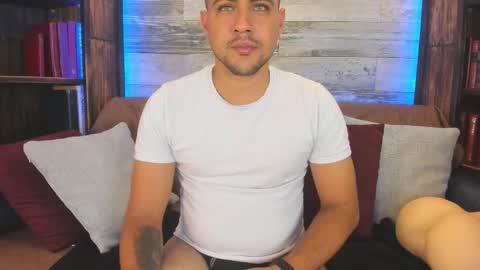 Snapshot of paul_rivera chatting on 11/08/25, 02:17 Paul Rivera online show from 11/08/25, 02:17