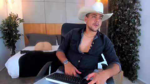 Snapshot of paul_rivera chatting on 11/12/25, 04:24 Paul Rivera online show from 11/12/25, 04:24