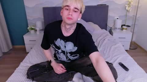 Snapshot of paul_weston chatting on 04/01/26, 12:28 Paul online show from 04/01/26, 12:28