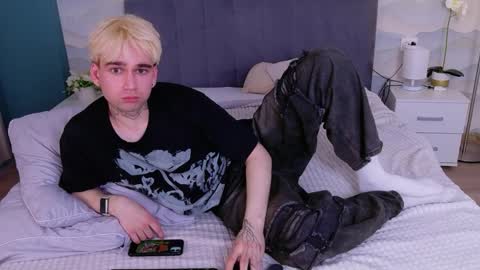 Snapshot of paul_weston chatting on 04/01/26, 01:41 Paul online show from 04/01/26, 01:41