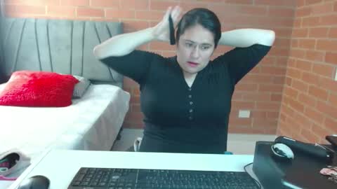 Snapshot of paula__117 chatting on 03/21/26, 07:06 paula__117 online show from 03/21/26, 07:06