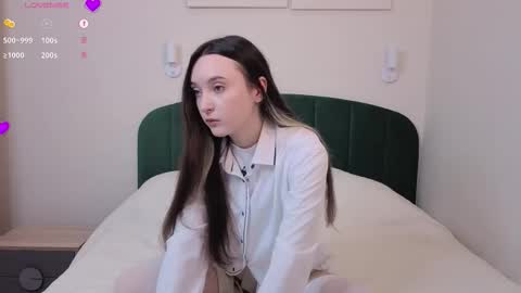 Snapshot of paulaharris chatting on 11/17/25, 07:19 Alice online show from 11/17/25, 07:19