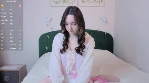 Snapshot of paulaharris chatting on 02/26/26, 02:05 Alice online show from 02/26/26, 02:05