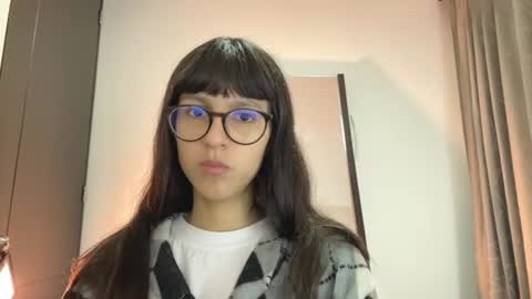 Snapshot of paulainblue chatting on 06/12/26, 02:54 online show from 06/12/26, 02:54