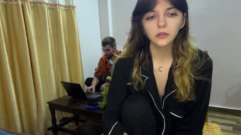 Snapshot of paulettegoddard chatting on 12/13/24, 03:32 Isla Chase online show from 12/13/24, 03:32