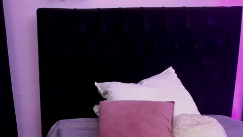 Snapshot of paulina_lopezz chatting on 04/21/26, 01:42 PAULINA online show from 04/21/26, 01:42