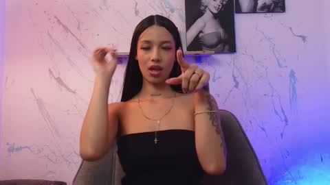 Snapshot of paulina_lopezz chatting on 05/19/26, 01:00 PAULINA online show from 05/19/26, 01:00
