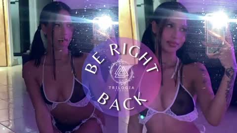 Snapshot of paulina_lopezz chatting on 06/22/26, 04:31 PAULINA online show from 06/22/26, 04:31