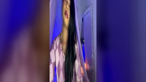 Snapshot of paulina_ruiz_ chatting on 06/18/26, 07:29 online show from 06/18/26, 07:29