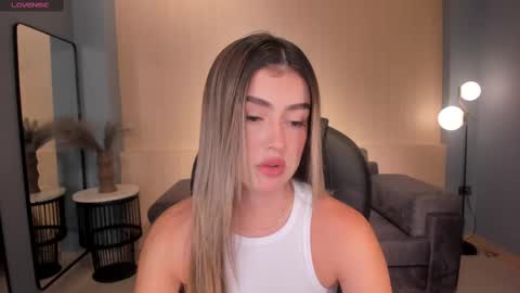 Snapshot of paulinasantosx chatting on 03/12/25, 07:17 Paulina Santos online show from 03/12/25, 07:17