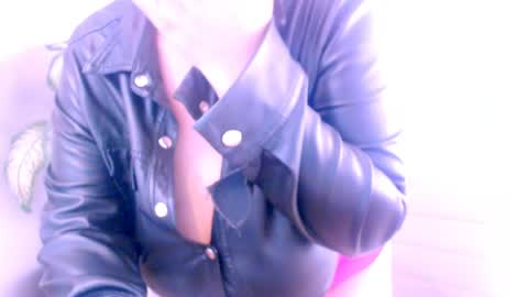 Snapshot of paulinerussell chatting on 06/12/26, 06:18 vle online show from 06/12/26, 06:18
