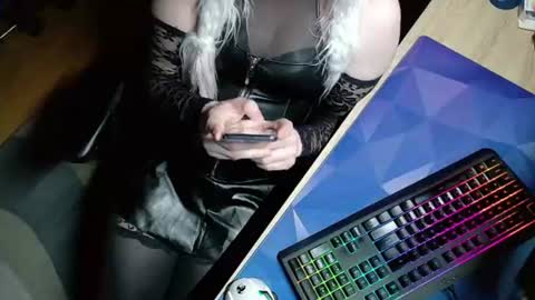 Snapshot of paulinetranspl chatting on 06/15/26, 09:28 ensui online show from 06/15/26, 09:28