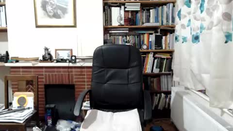 Snapshot of paull56r_ chatting on 10/12/25, 10:09 Hi Im Paul online show from 10/12/25, 10:09