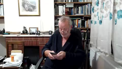 Snapshot of paull56r_ chatting on 10/30/25, 07:58 Hi Im Paul online show from 10/30/25, 07:58