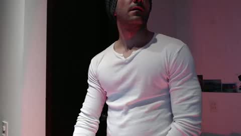 Snapshot of paulripped chatting on 12/16/25, 01:32 Paul online show from 12/16/25, 01:32