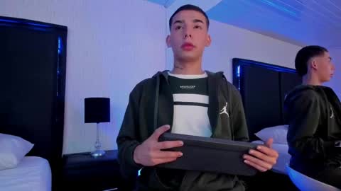 PaulSaenz online show from 04/28/26, 03:33