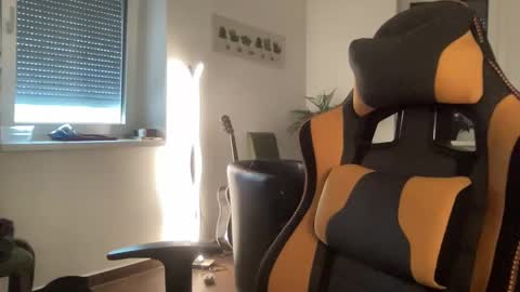 love bush online show from 09/16/25, 06:14