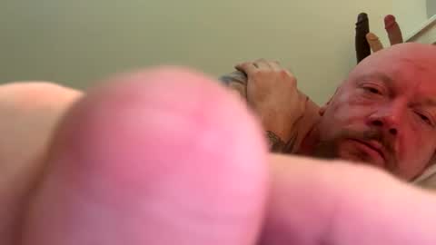 Snapshot of paulyb445 chatting on 12/04/25, 01:04 paulyb445 online show from 12/04/25, 01:04