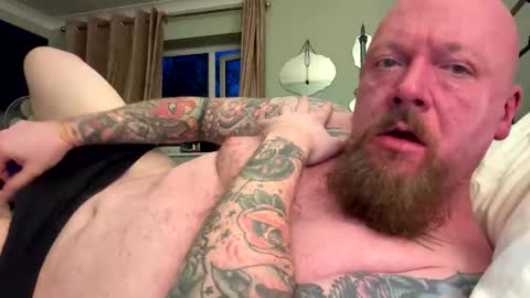 Snapshot of paulyb445 chatting on 12/14/25, 04:23 paulyb445 online show from 12/14/25, 04:23